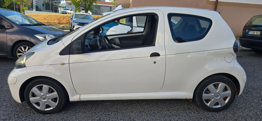 Toyota Aygo 2009 - 3995 EUR, 103560 km - 103560km - foto 2 de 8