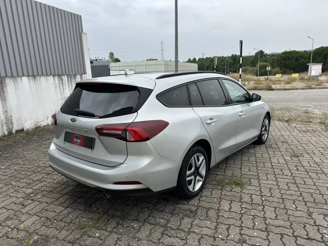 Ford Focus SW 2023 - 15490 EUR, 91000 km - 91000km - foto 4 de 17