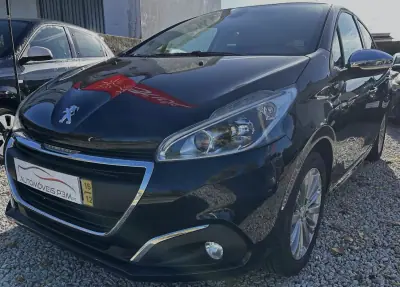 Peugeot 208 2016 - 9500 EUR, 133450 km - AUTO.MOTO.pt - 133450km - foto 2 de 17