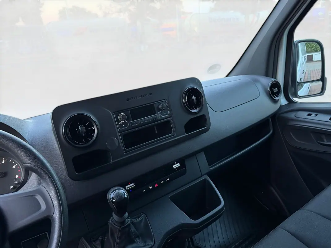 Mercedes-Benz Sprinter 2022 - 25000 EUR, 253800 km - AUTO.MOTO.pt - 253800km - foto 10 de 10