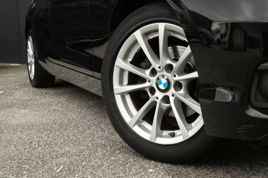 BMW 116 2016 - 11999 EUR, 200900 km - AUTO.MOTO.pt - 200900km - foto 4 de 23