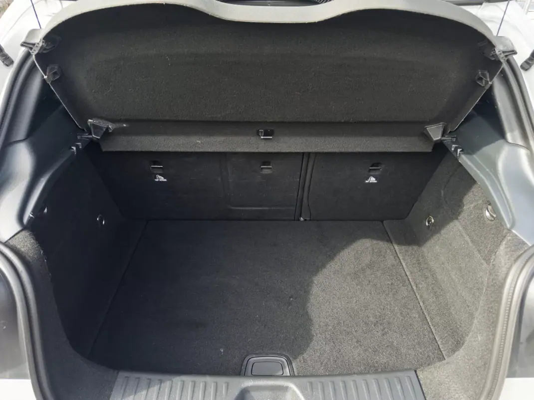Mercedes-Benz A 180 2017 - 15990 EUR, 155000 km - AUTO.MOTO.pt - 155000km - foto 29 de 34
