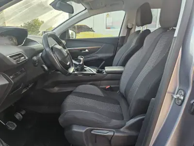 Peugeot 3008 2019 - 14900 EUR, 129000 km - AUTO.MOTO.pt - 129000km - foto 10 de 38