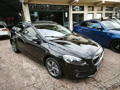 Volvo V40 Cross Country 2017 - 18500 EUR, 100000 km - AUTO.MOTO.pt - 100000km - foto 4 de 34