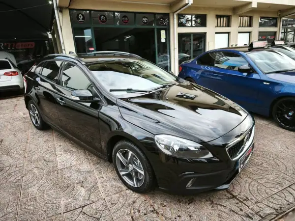 Volvo V40 Cross Country 2017 - 18500 EUR, 100000 km - AUTO.MOTO.pt - 100000km - foto 4 de 34