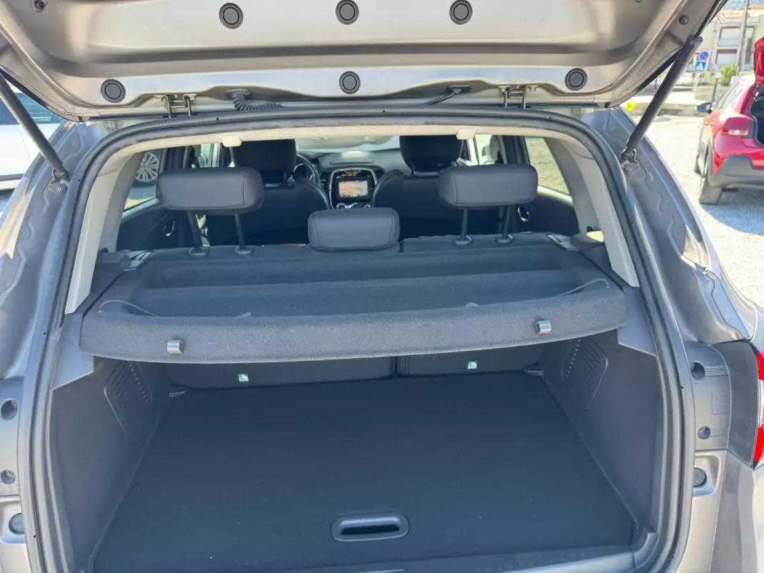 Renault Captur 2016 - 12990 EUR, 90000 km - 90000km - foto 9 de 9