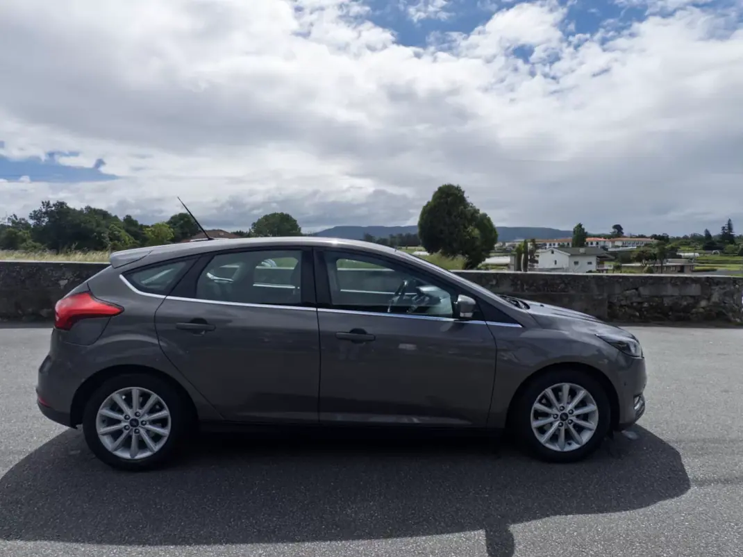 Ford Focus 2016 - 9990 EUR, 103000 km - AUTO.MOTO.pt - 103000km - foto 8 de 42