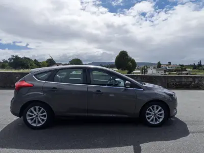 Ford Focus 2016 - 9990 EUR, 103000 km - AUTO.MOTO.pt - 103000km - foto 8 de 42