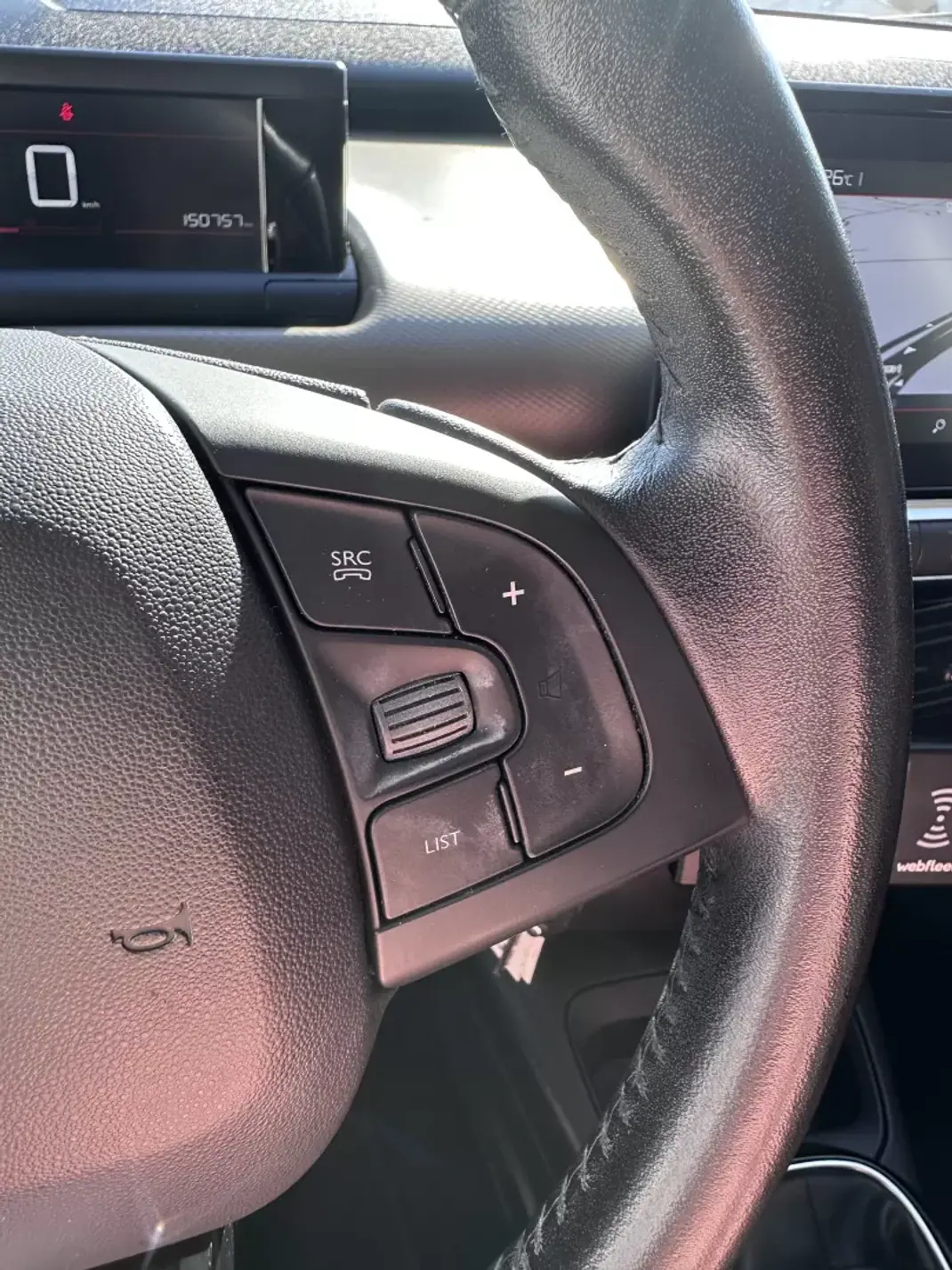 Citroën C4 Cactus 2020 - 11900 EUR, 150000 km - AUTO.MOTO.pt - 150000km - foto 22 de 37