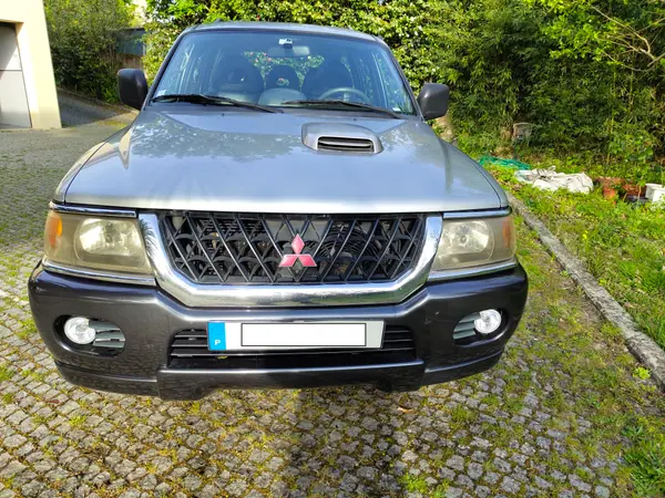 Mitsubishi Pajero 2000 - 10000 EUR, 350000 km - AUTO.MOTO.pt - 350000km - foto 2 de 7