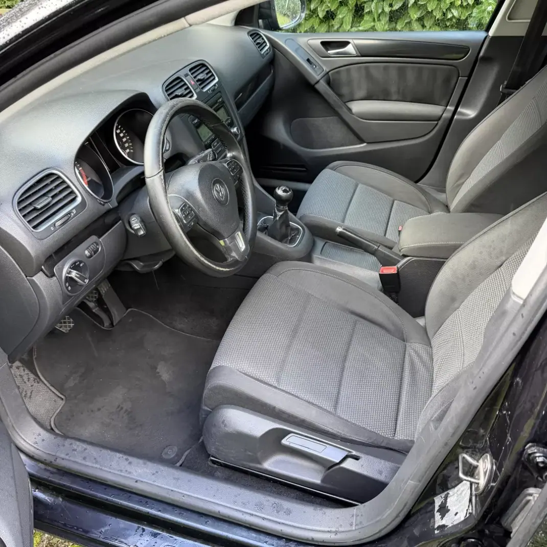 Volkswagen Golf Plus 2009 - 7990 EUR, 333000 km - AUTO.MOTO.pt - 333000km - foto 8 de 19