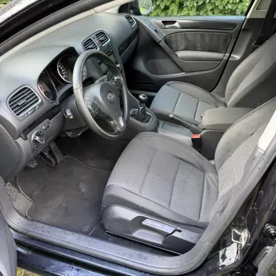 Volkswagen Golf Plus 2009 - 7990 EUR, 333000 km - AUTO.MOTO.pt - 333000km - foto 8 de 19