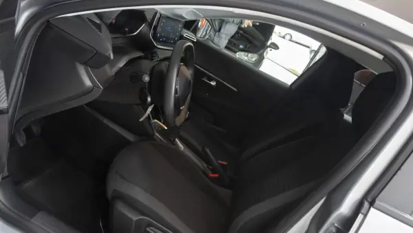 Peugeot 208 2024 - 16450 EUR, 29000 km - AUTO.MOTO.pt - 29000km - foto 15 de 31