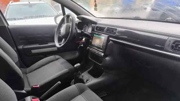 Citroën C3 2018 - 9400 EUR, 102000 km - AUTO.MOTO.pt - 102000km - foto 13 de 14