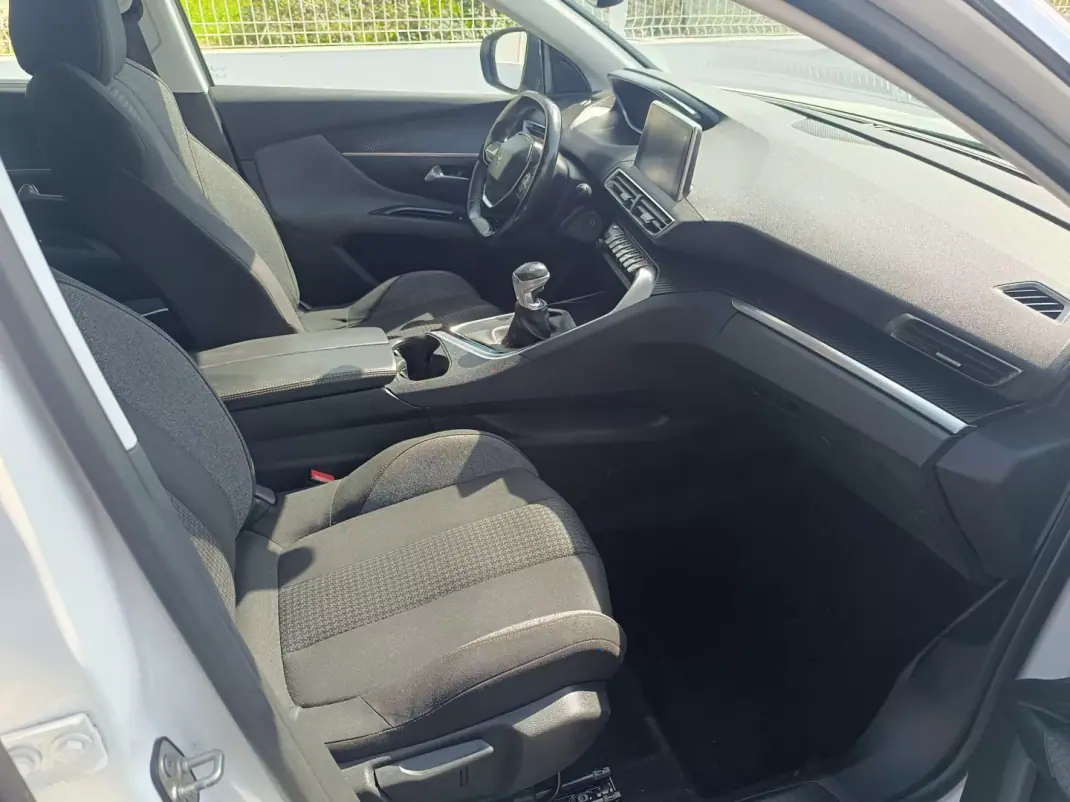 Peugeot 5008 2019 - 14900 EUR, 203649 km - AUTO.MOTO.pt - 203649km - foto 16 de 34