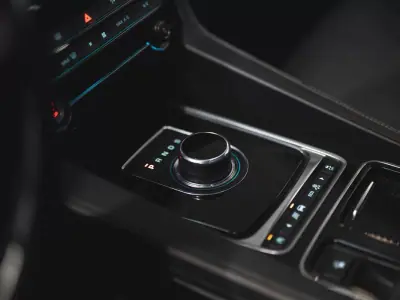 Jaguar F-Pace 2017 - 24990 EUR, 151545 km - AUTO.MOTO.pt - 151545km - foto 18 de 23