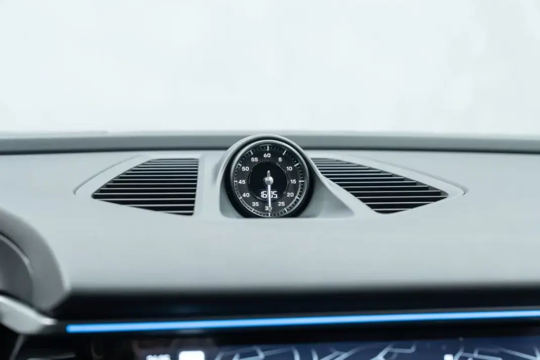 Porsche Macan 2025 - 89950 EUR, 8000 km - AUTO.MOTO.pt - 8000km - foto 20 de 57