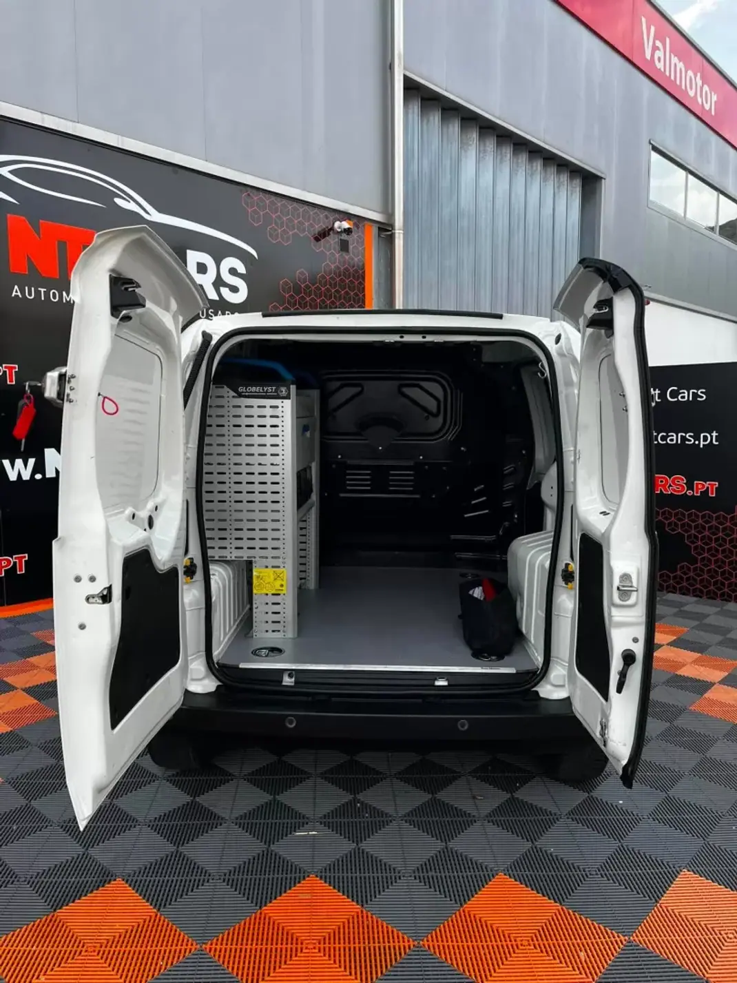 Fiat FIORINO 1.3 M-JET C/AC 2019 - 6750 EUR, 208112 km - AUTO.MOTO.pt - 208112km - foto 14 de 15