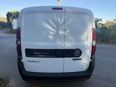 Fiat DOBLO 1.6 D CONTENTOR FRIGORIFICO ( FRIO PARQUE ) 2022 - 13699 EUR, 60000 km - AUTO.MOTO.pt - 60000km - foto 4 de 7