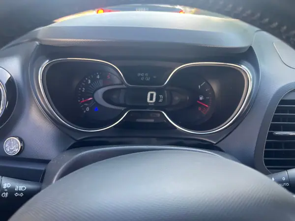 Renault Captur 2015 - 13000 EUR, 65000 km - AUTO.MOTO.pt - 65000km - foto 5 de 6