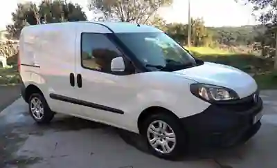Fiat DOBLO CARGO 1.3 M-JET EASY 3 Lugares 2018 - 9250 EUR, 196000 km - AUTO.MOTO.pt - 196000km - foto 3 de 12