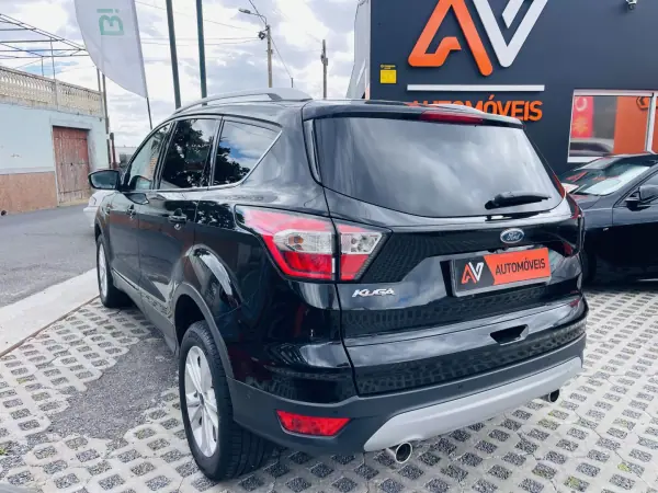 Ford Kuga 2017 - 17950 EUR, 85499 km - AUTO.MOTO.pt - 85499km - foto 5 de 14