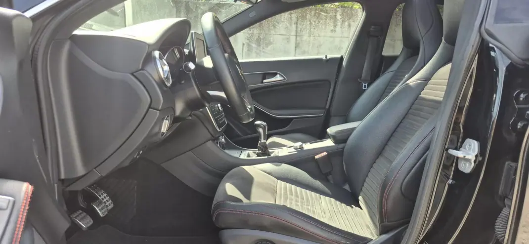 Mercedes-Benz CLA 200 2015 - 21000 EUR, 156000 km - AUTO.MOTO.pt - 156000km - foto 6 de 26