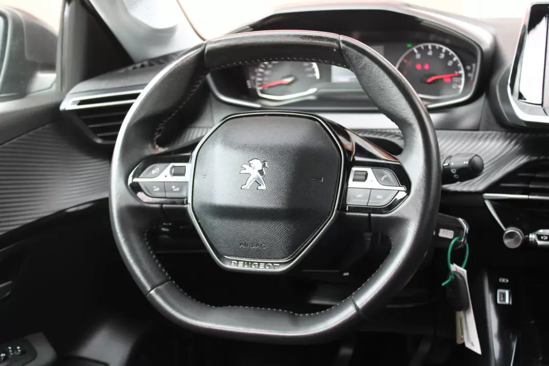 Peugeot 208 2021 - 13490 EUR, 118000 km - AUTO.MOTO.pt - 118000km - foto 15 de 25