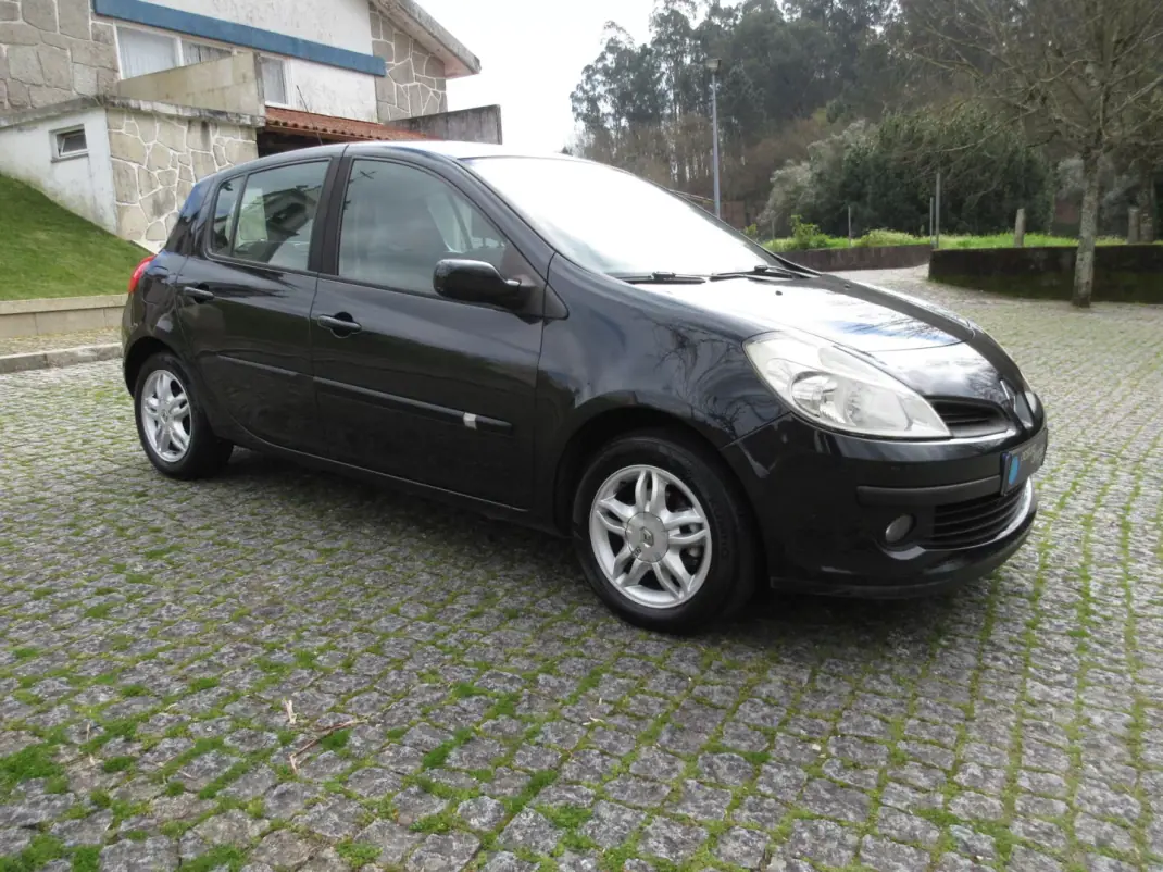 Renault Clio 2006 - 3990 EUR, 249000 km - AUTO.MOTO.pt - 249000km - foto 12 de 38