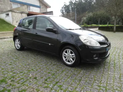 Renault Clio 2006 - 3990 EUR, 249000 km - AUTO.MOTO.pt - 249000km - foto 12 de 38