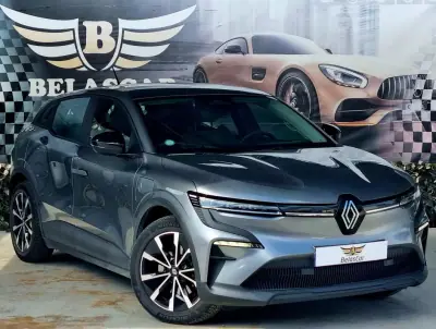 Renault Mégane E-Tech 2023 - 26900 EUR, 40000 km - AUTO.MOTO.pt - 40000km - foto 11 de 14