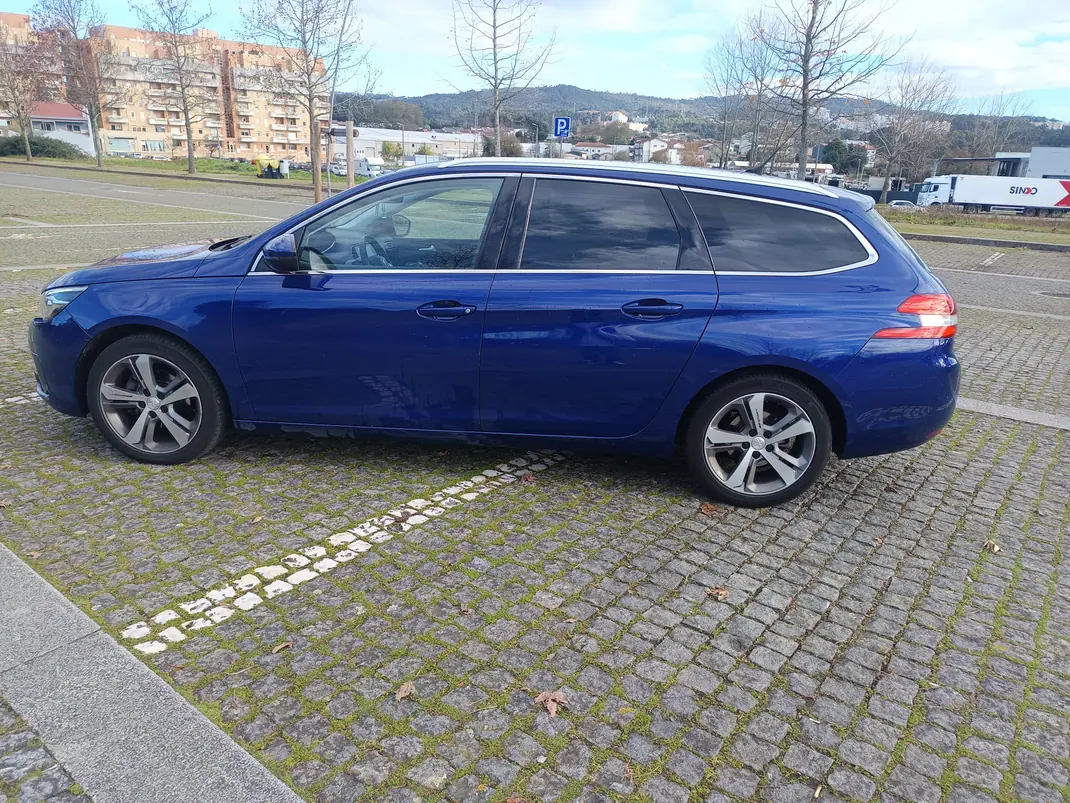 Peugeot 308 SW 2019 - 10500 EUR, 200000 km - AUTO.MOTO.pt - 200000km - foto 2 de 8