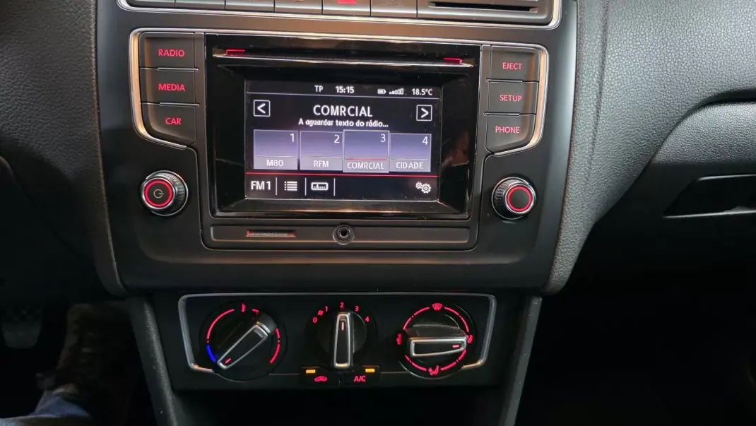 Volkswagen Polo 2014 - 10990 EUR, 136000 km - AUTO.MOTO.pt - 136000km - foto 8 de 31