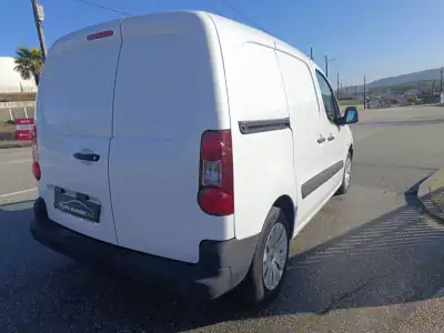 Citroën BERLINGO 3 LUGARES 2017 - 9000 EUR, 220000 km - AUTO.MOTO.pt - 220000km - foto 15 de 30