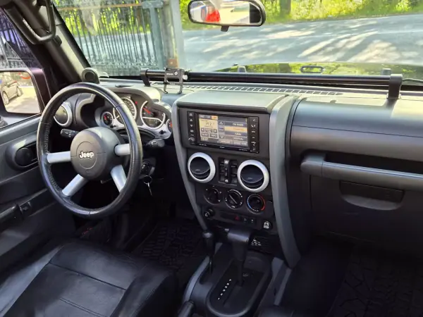Jeep Wrangler Unlimited 2010 - 39000 EUR, 169000 km - AUTO.MOTO.pt - 169000km - foto 25 de 26