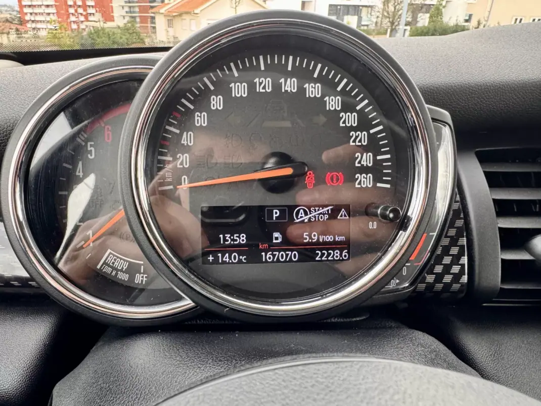 MINI Cooper 2018 - 21990 EUR, 165000 km - AUTO.MOTO.pt - 165000km - foto 22 de 31