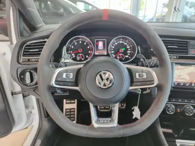 Volkswagen Golf 2017 - 30750 EUR, 76500 km - AUTO.MOTO.pt - 76500km - foto 25 de 35