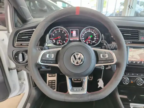 Volkswagen Golf 2017 - 30750 EUR, 76500 km - AUTO.MOTO.pt - 76500km - foto 25 de 35
