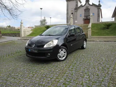 Renault Clio 2006 - 3990 EUR, 249000 km - AUTO.MOTO.pt - 249000km - foto 3 de 38