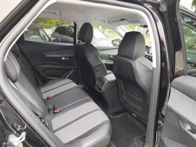 Peugeot 3008 2017 - 17900 EUR, 125000 km - AUTO.MOTO.pt - 125000km - foto 8 de 10