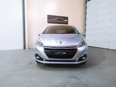 Peugeot 208 2017 - 12999 EUR, 118000 km - AUTO.MOTO.pt - 118000km - foto 2 de 15