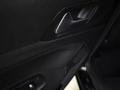 Peugeot 308 2017 - 13950 EUR, 183610 km - AUTO.MOTO.pt - 183610km - foto 42 de 45