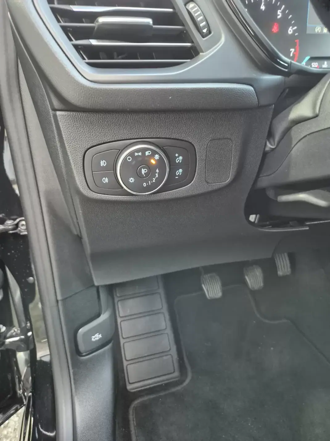 Ford Focus SW 2022 - 17450 EUR, 58000 km - AUTO.MOTO.pt - 58000km - foto 28 de 48