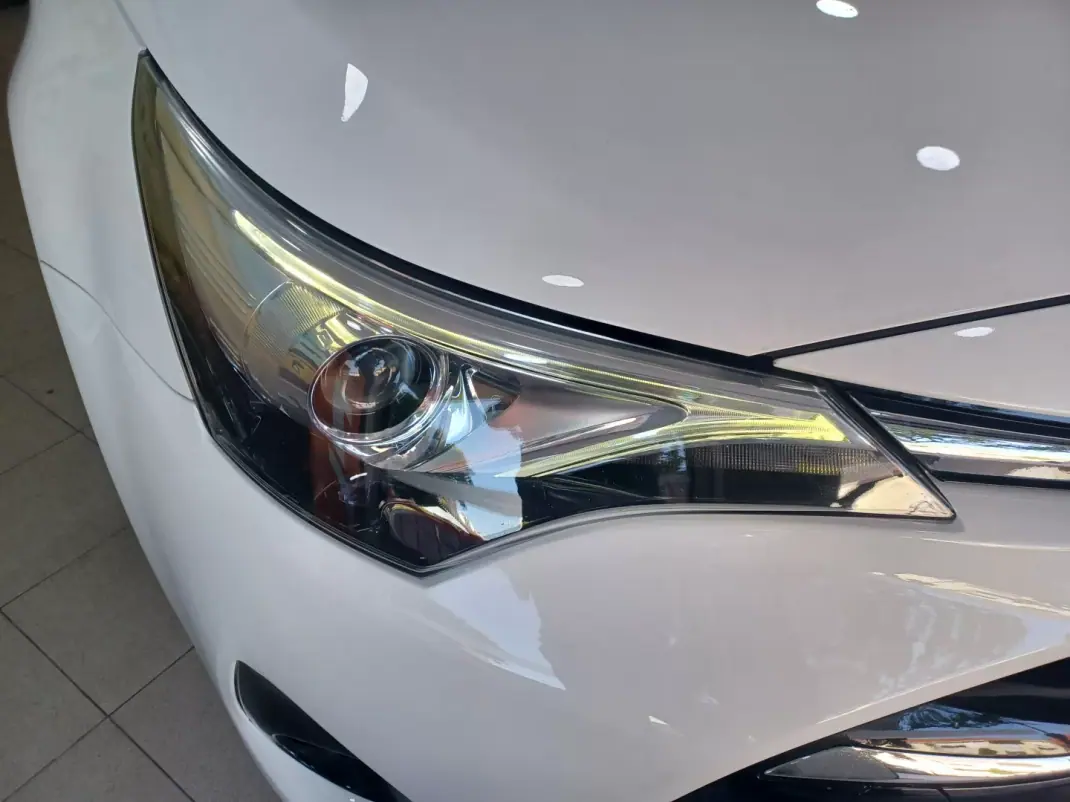 Toyota Avensis Touring Sports 2016 - 15980 EUR, 120621 km - 120621km - foto 32 de 45
