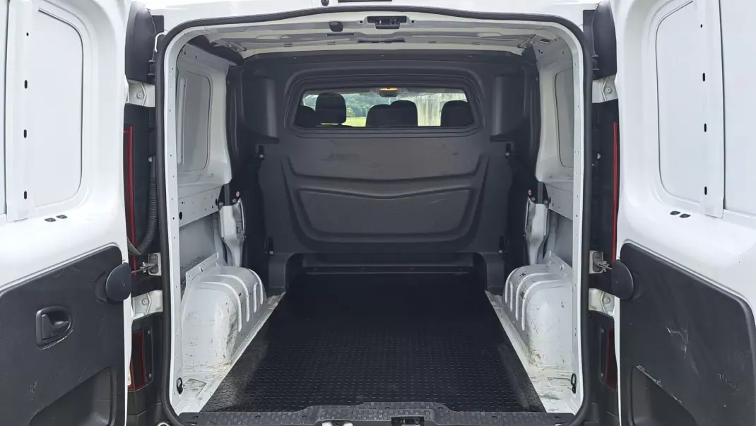 Renault Trafic 1.6DCi L1H1 2020 - 18900 EUR, 274037 km - AUTO.MOTO.pt - 274037km - foto 10 de 25
