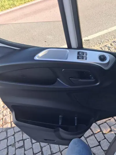 Iveco 2015 - 13500 EUR, 240000 km - AUTO.MOTO.pt - 240000km - foto 8 de 9