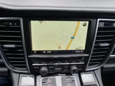 Porsche Panamera 2015 - 38499 EUR, 165000 km - AUTO.MOTO.pt - 165000km - foto 29 de 39