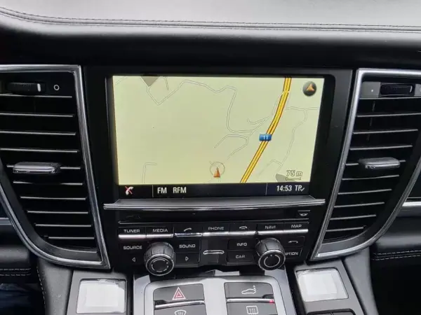 Porsche Panamera 2015 - 38499 EUR, 165000 km - AUTO.MOTO.pt - 165000km - foto 29 de 39