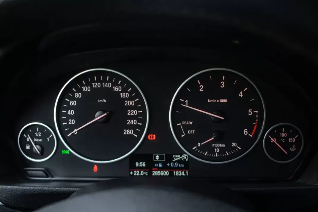 BMW 320 2014 - 11890 EUR, 285600 km - 285600km - foto 15 de 38