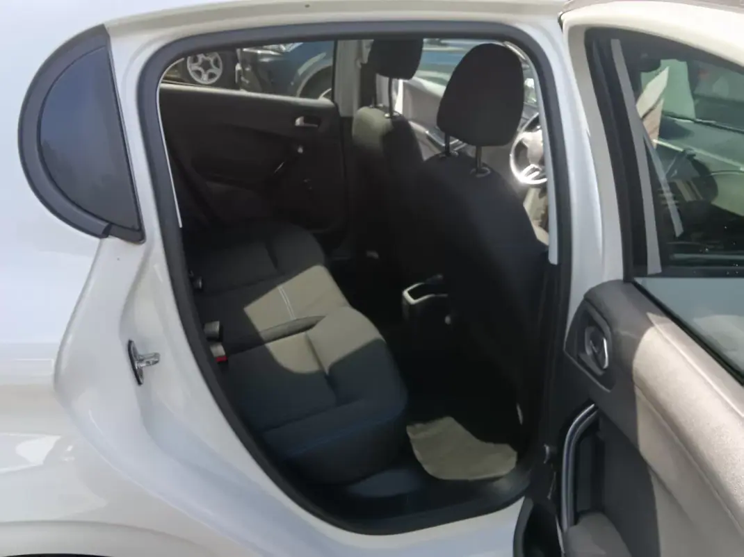 Peugeot 208 2019 - 10900 EUR, 127907 km - AUTO.MOTO.pt - 127907km - foto 6 de 17